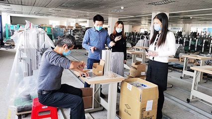 香洲區(qū)局長親臨聲峰公司，關懷指導超聲波焊接機模具助力抗疫復產與電子產品銷售